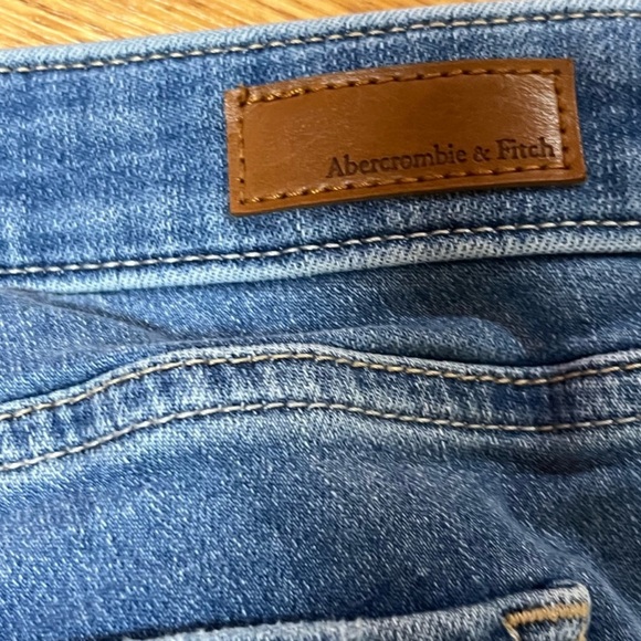 Abercrombie Super Skinny - Distressed - Size 32 (14R) - Picture 3 of 4